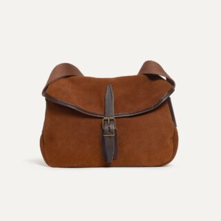 Musette du Pêcheur XS / Cuir Velours – Brun Fauve par la marque Bleu de Chauffe Bleu de Chauffe - Musette du Pêcheur XS / Cuir Velours – Brun Fauve