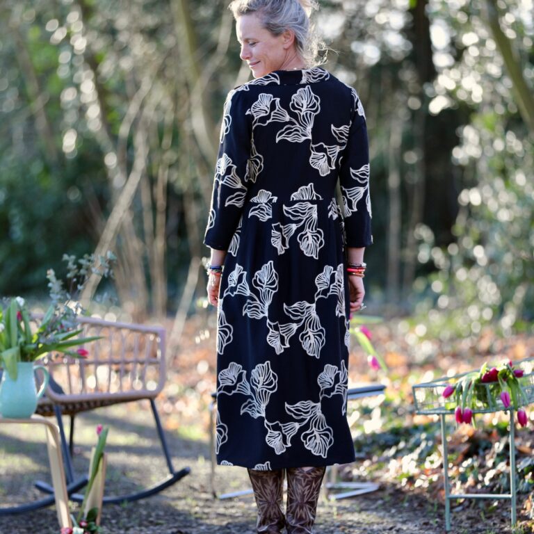 QUINTESSENCE - Robe Hazel- Coton brodé Clair Obscur Fleuri – XL