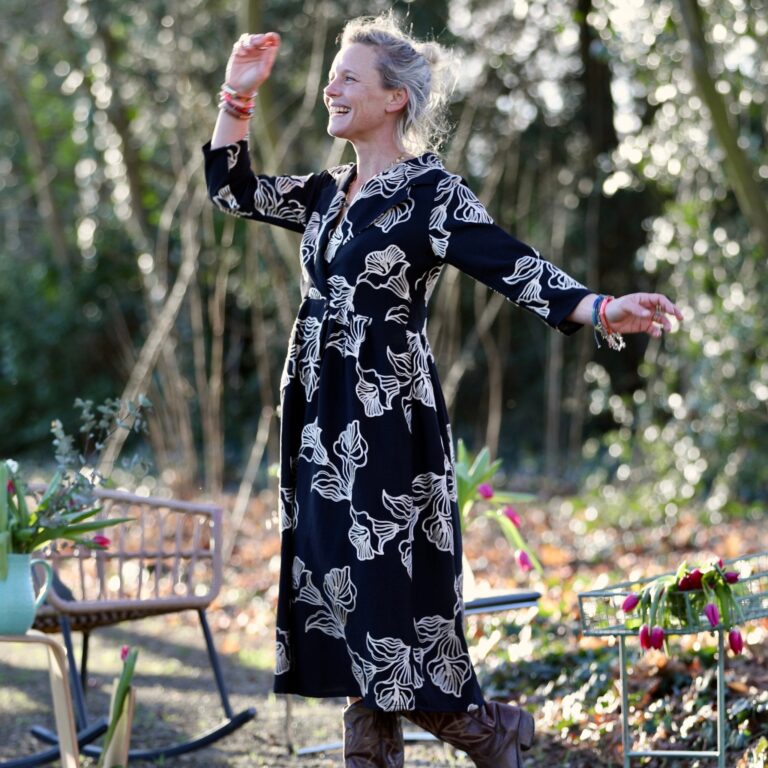 QUINTESSENCE - Robe Hazel- Coton brodé Clair Obscur Fleuri – XL