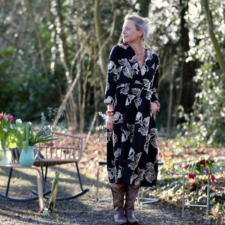 QUINTESSENCE - Robe Hazel- Coton brodé Clair Obscur Fleuri – XL