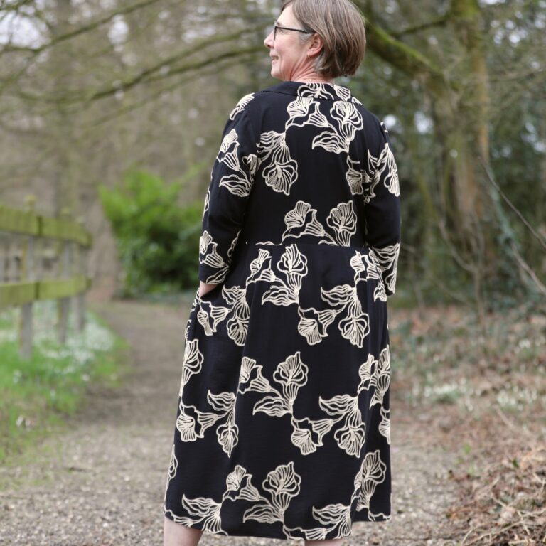 QUINTESSENCE - Robe Hazel- Coton brodé Clair Obscur Fleuri – XL
