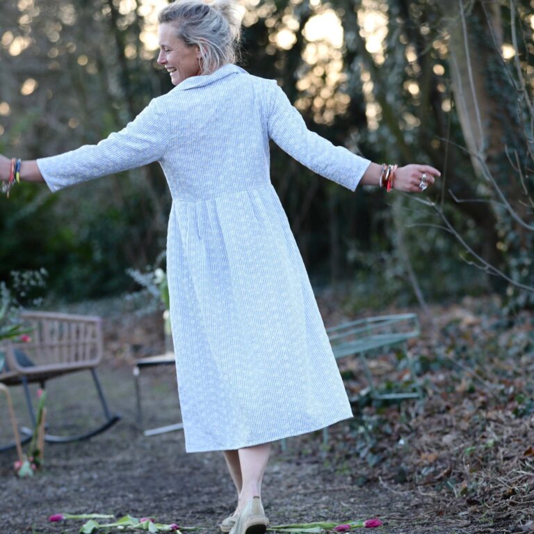 QUINTESSENCE - Robe Hazel- Coton rayé bleu brodé – XXL