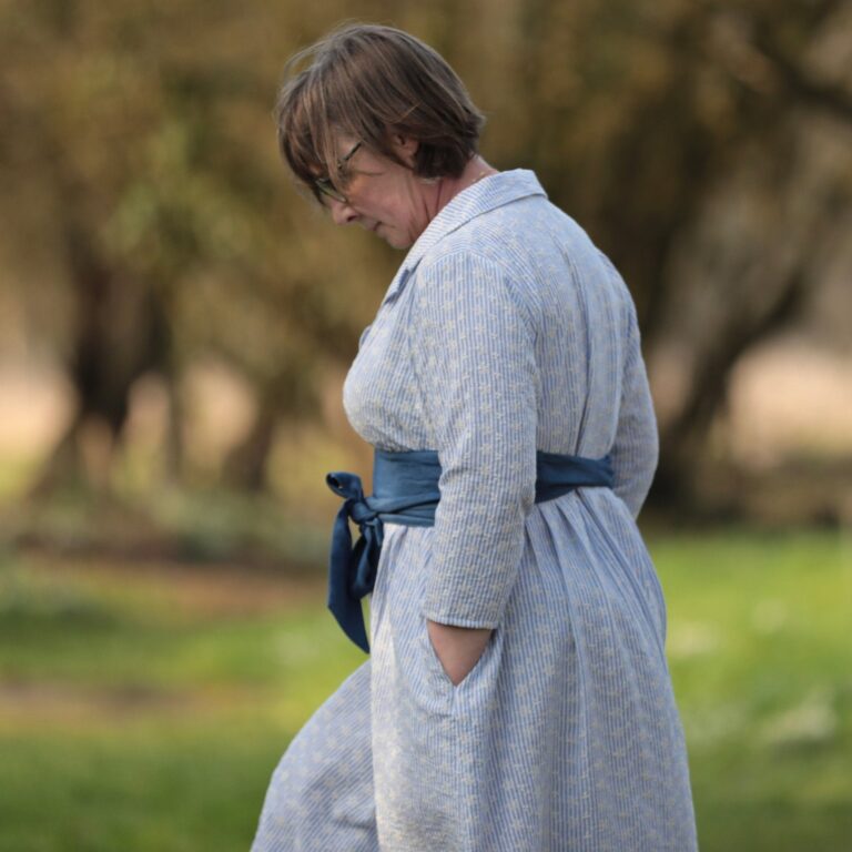 QUINTESSENCE - Robe Hazel- Coton rayé bleu brodé – XXL