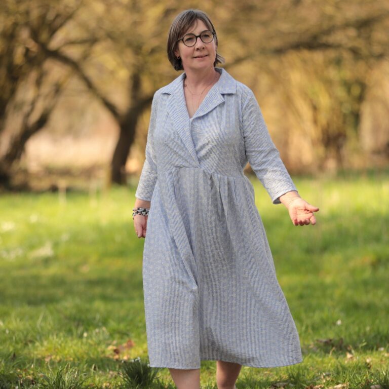 QUINTESSENCE - Robe Hazel- Coton rayé bleu brodé – XXL