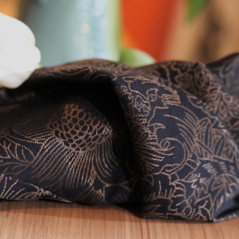 QUINTESSENCE - Robe Hazel- Gravure botanique noire/dorée – XL
