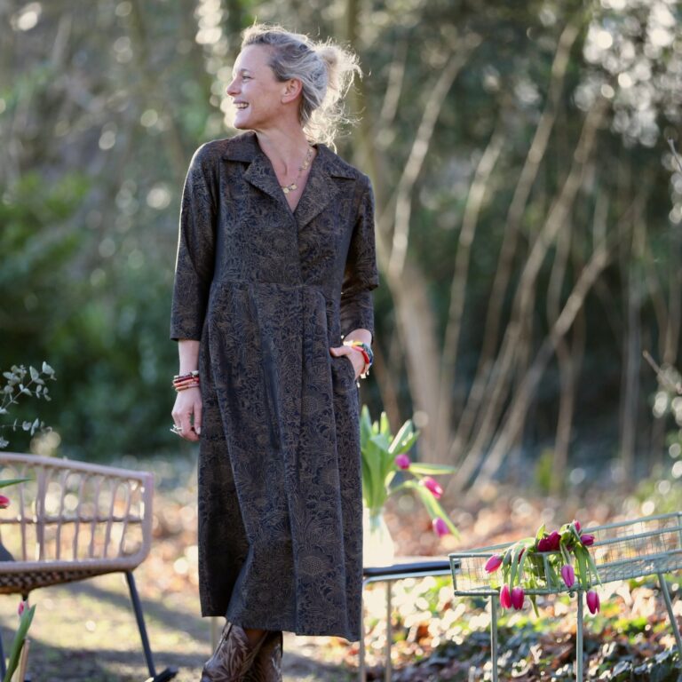 robe hazel gravure botanique noiredoree 9621252 QUINTESSENCE - Robe Hazel- Gravure botanique noire/dorée – XL