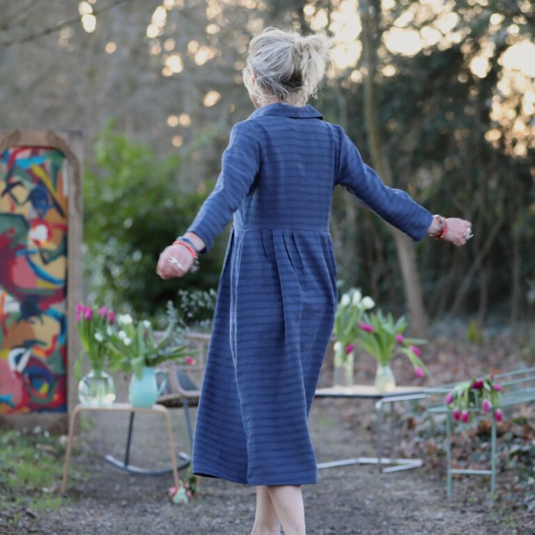 QUINTESSENCE - Robe Hazel- Lyocell texturé marine – XXL
