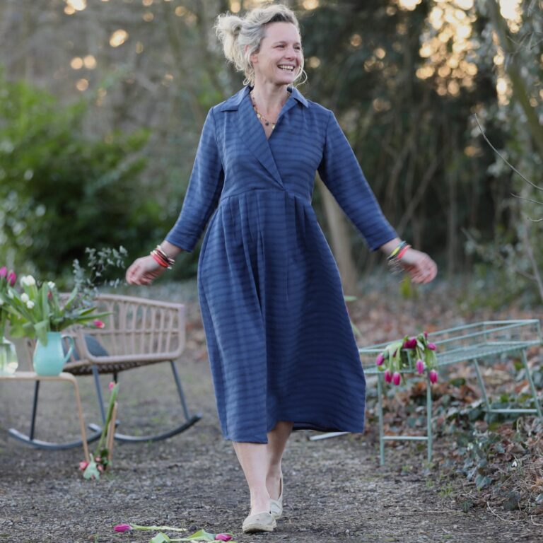 QUINTESSENCE - Robe Hazel- Lyocell texturé marine – XXL