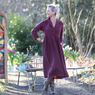 Robe Hazel- Lyocell texturé prune profonde par la marque Quintessence Quintessence - Robe Hazel- Lyocell texturé prune profonde