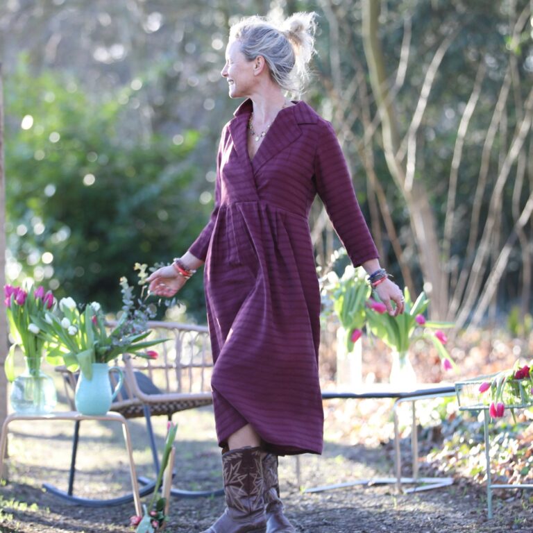 QUINTESSENCE - Robe Hazel- Lyocell texturé prune profonde – XXL