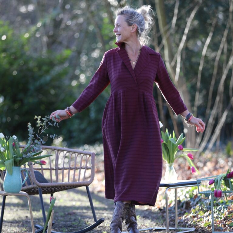 QUINTESSENCE - Robe Hazel- Lyocell texturé prune profonde – XXL