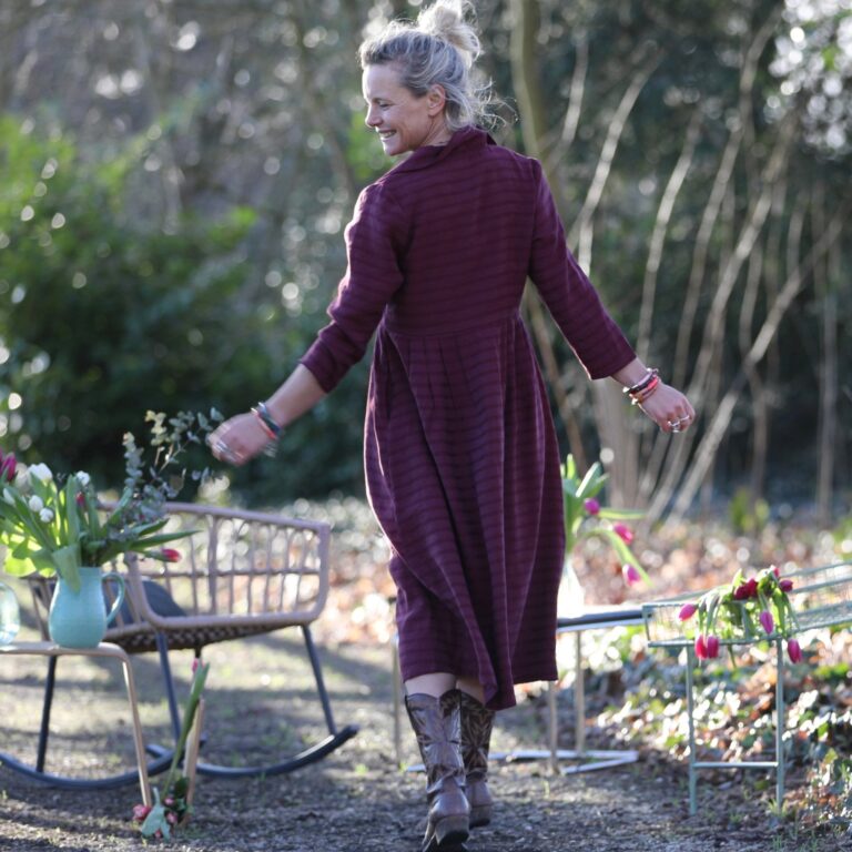 QUINTESSENCE - Robe Hazel- Lyocell texturé prune profonde – XXL