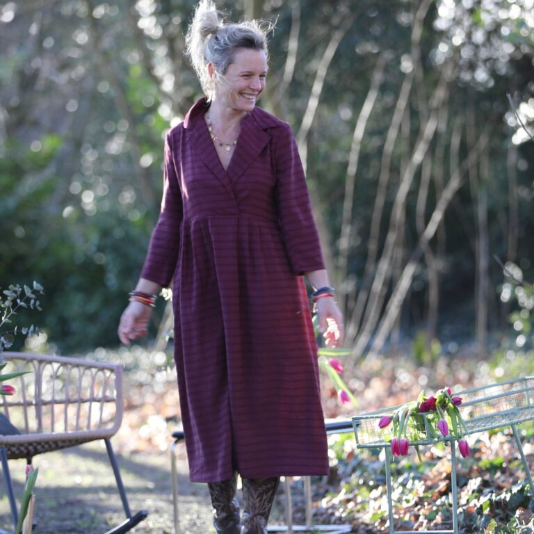 QUINTESSENCE - Robe Hazel- Lyocell texturé prune profonde – XXL