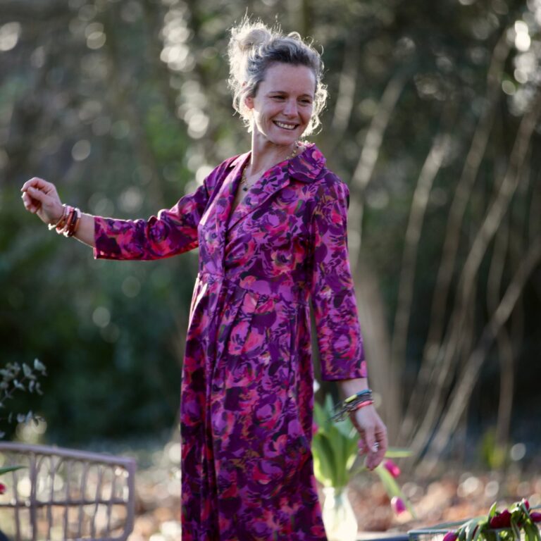 QUINTESSENCE - Robe Hazel- Satin de coton violet pictural – XXL