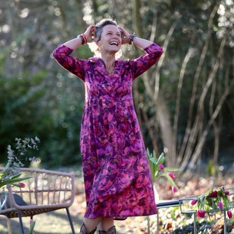 QUINTESSENCE - Robe Hazel- Satin de coton violet pictural – XXL