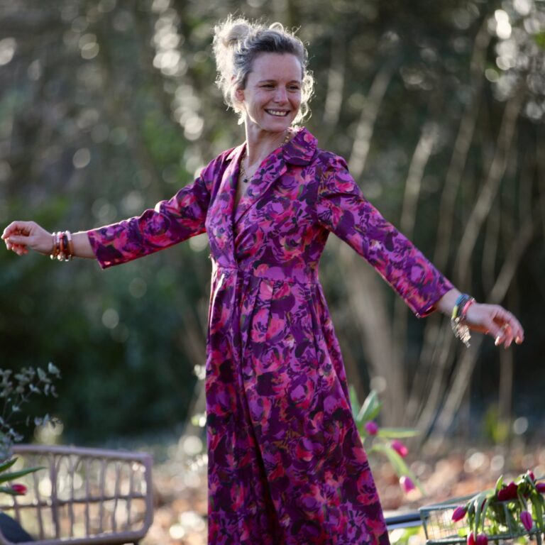 QUINTESSENCE - Robe Hazel- Satin de coton violet pictural – XXL