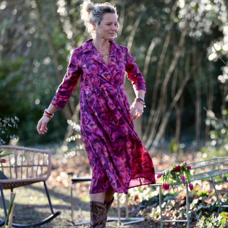 QUINTESSENCE - Robe Hazel- Satin de coton violet pictural – XXL