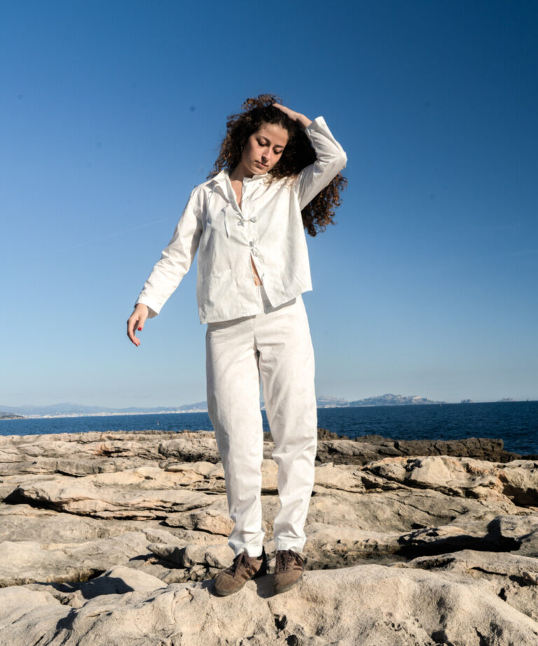 Fleurs Pois & Cie - Pyjama femme en 100% coton fait en France. - Blanc/Beige