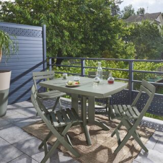 Lot table Vega 118 x 77 cm + 4 chaises Miami pliantes par la marque Grosfillex Grosfillex - Lot table Vega 118 x 77 cm + 4 chaises Miami pliantes