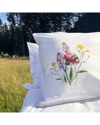 Taie d’oreiller en Percale imprimée Sieste Vosgienne 65x65cm par la marque Blanc de Gérardmer Blanc de Gérardmer - Taie d’oreiller en Percale imprimée Sieste Vosgienne 65x65cm