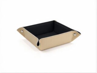 Vide poche carré en cuir beige – VP502 par la marque LAVOISIER Maroquinier LAVOISIER Maroquinier - Vide poche carré en cuir beige – VP502
