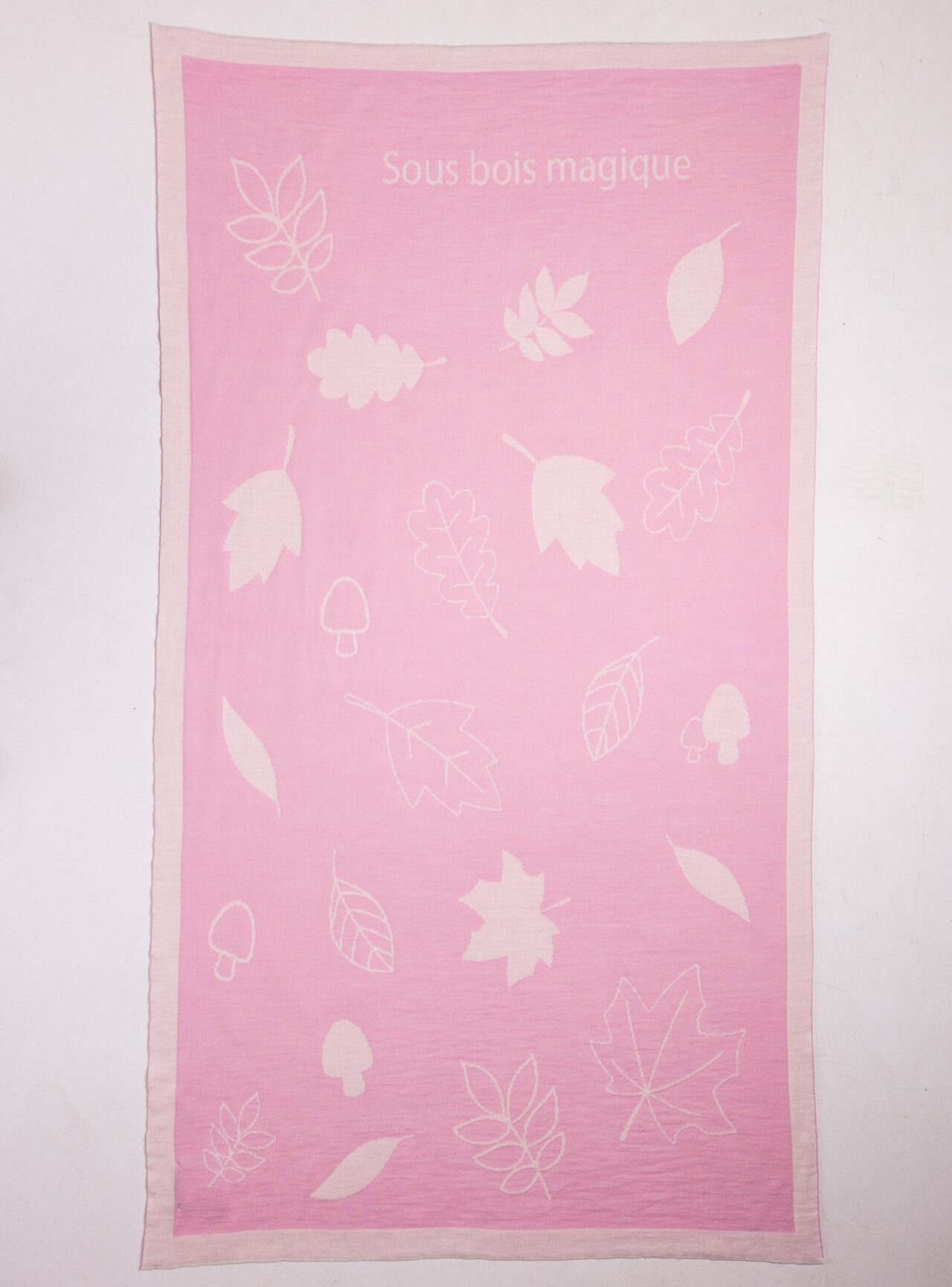 500017 rose poudre 1 Maison Solfin - Plaid bébé personnalisable motif sous-bois laine mérinos rose poudre – 125/70