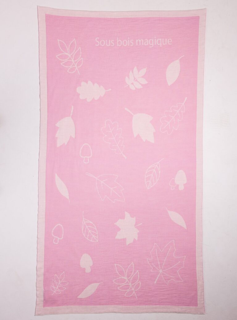 500017 rose poudre 1 Maison Solfin - Plaid bébé personnalisable motif sous-bois laine mérinos rose poudre – 125/70