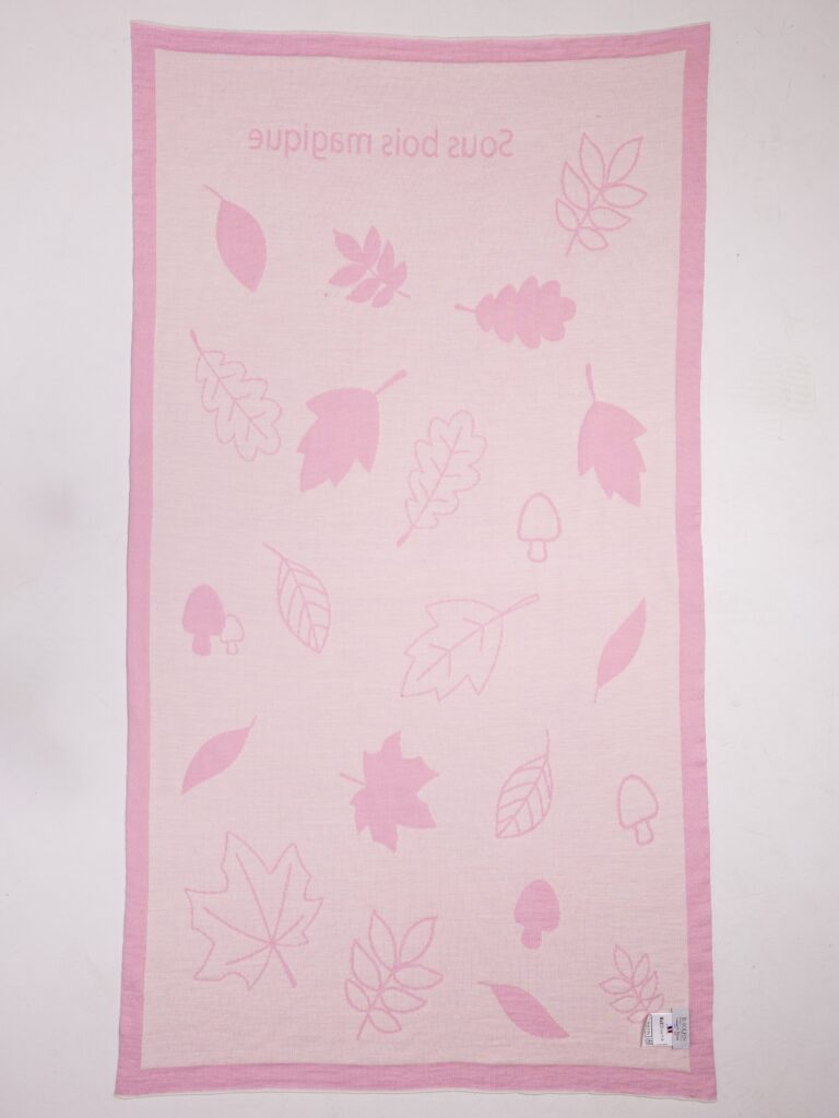 Maison Solfin - Plaid bébé personnalisable motif sous-bois laine mérinos rose poudre – 125/70