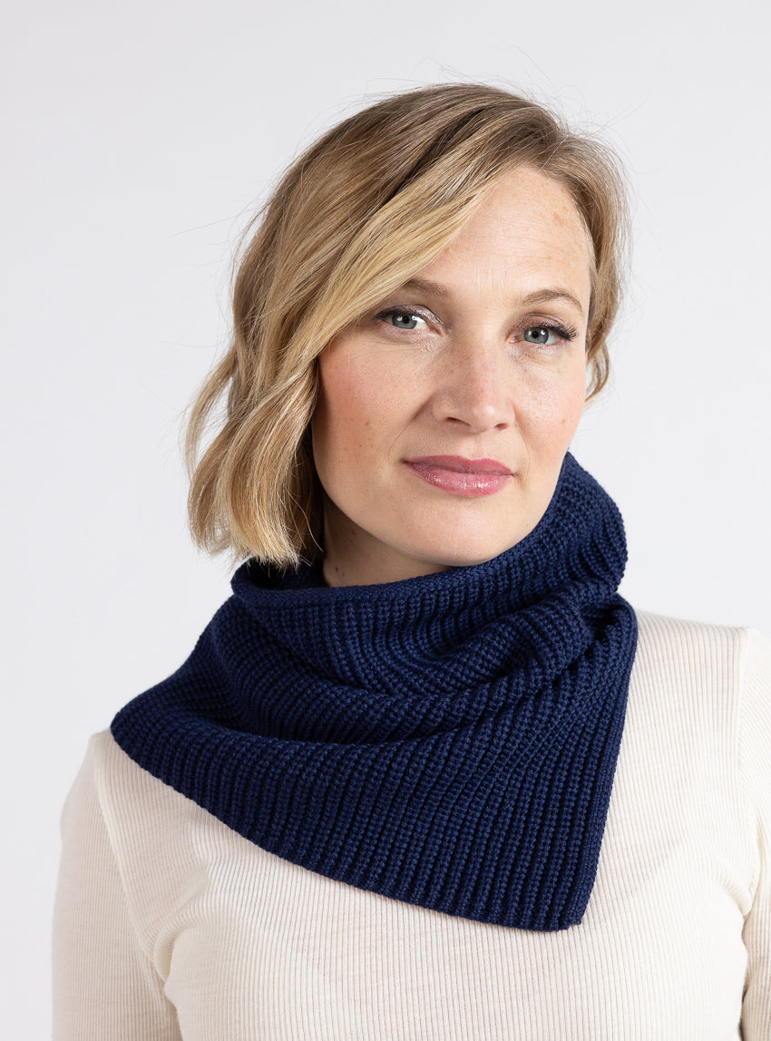 500029 blanc naturel 7909 bleu amiral 6 Maison Solfin - Tour de cou femme laine fine mérinos bleu amiral – U