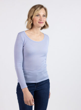 Tee-shirt manches longues femme laine mérinos et soie bleu ciel par la marque MAISON SOLFIN MAISON SOLFIN - Tee-shirt manches longues femme laine mérinos et soie bleu ciel