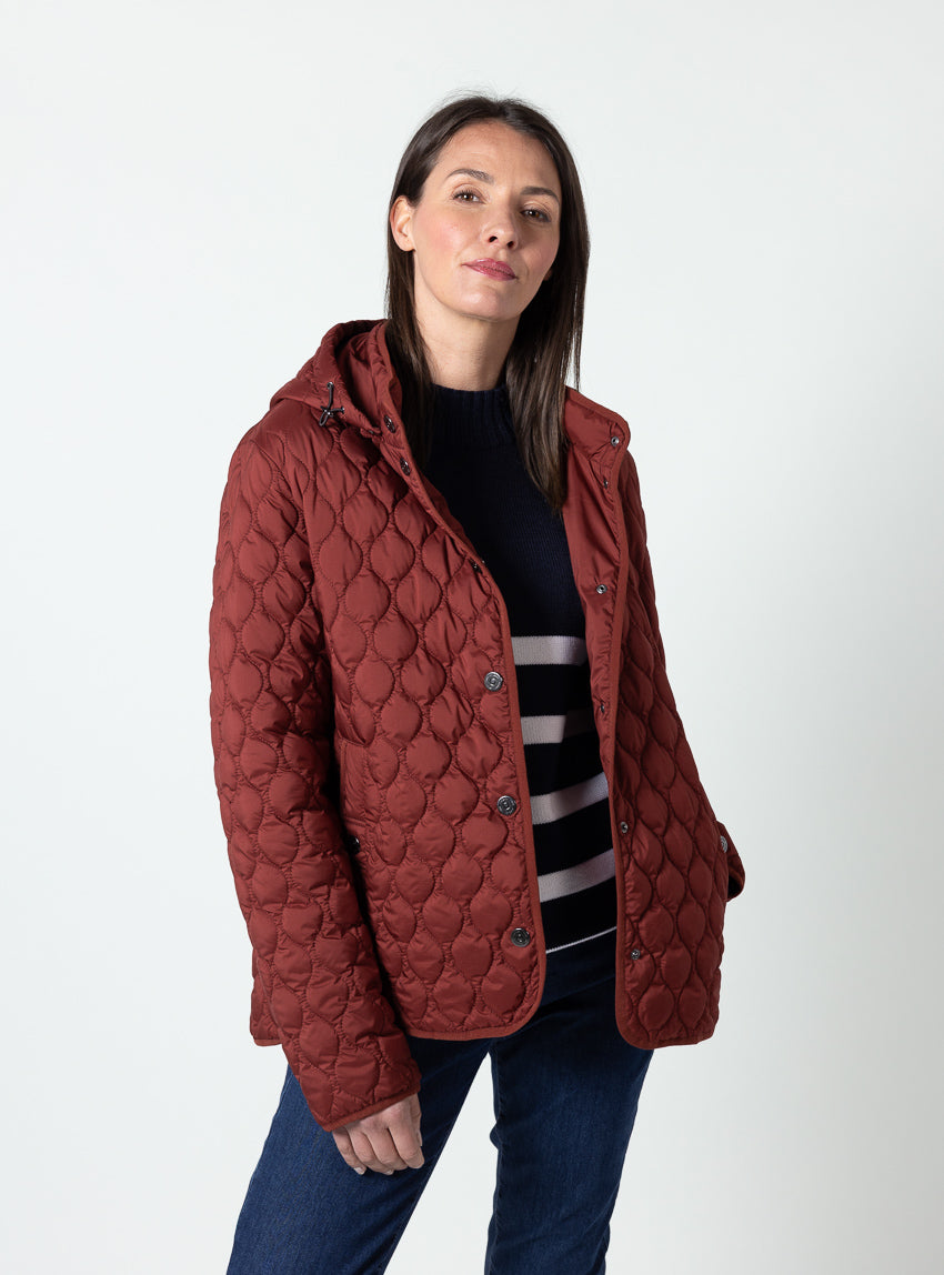 500042 rouge brun 4 Maison Solfin - Veste femme matelassée rouge brun avec capuche – 50