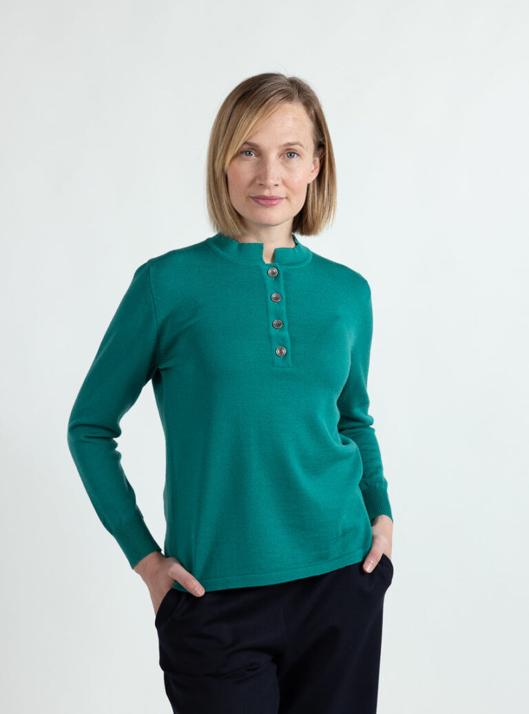 5153 vert lumineux 500015 bleu marine 4 Maison Solfin - Pull femme col montant laine mérinos vert lumineux – 52