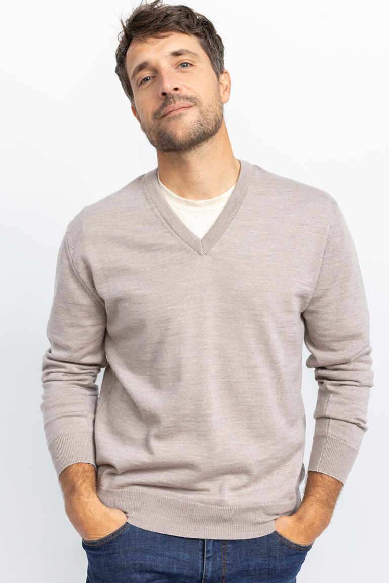600 BES 2 pull homme encolure ronde laine merinos beige sable Maison Solfin - Pull homme encolure V 100% laine mérinos beige sable – 4