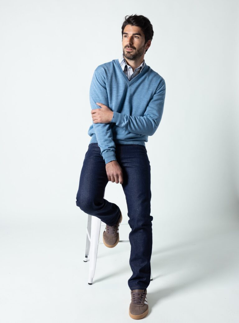 Maison Solfin - Pull col V homme en laine merinos bleu nordique – 6