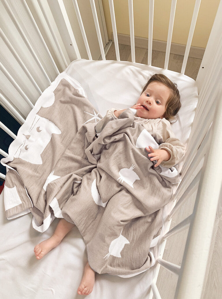 Maison Solfin - Plaid bébé motif chats en laine beige – 125/70