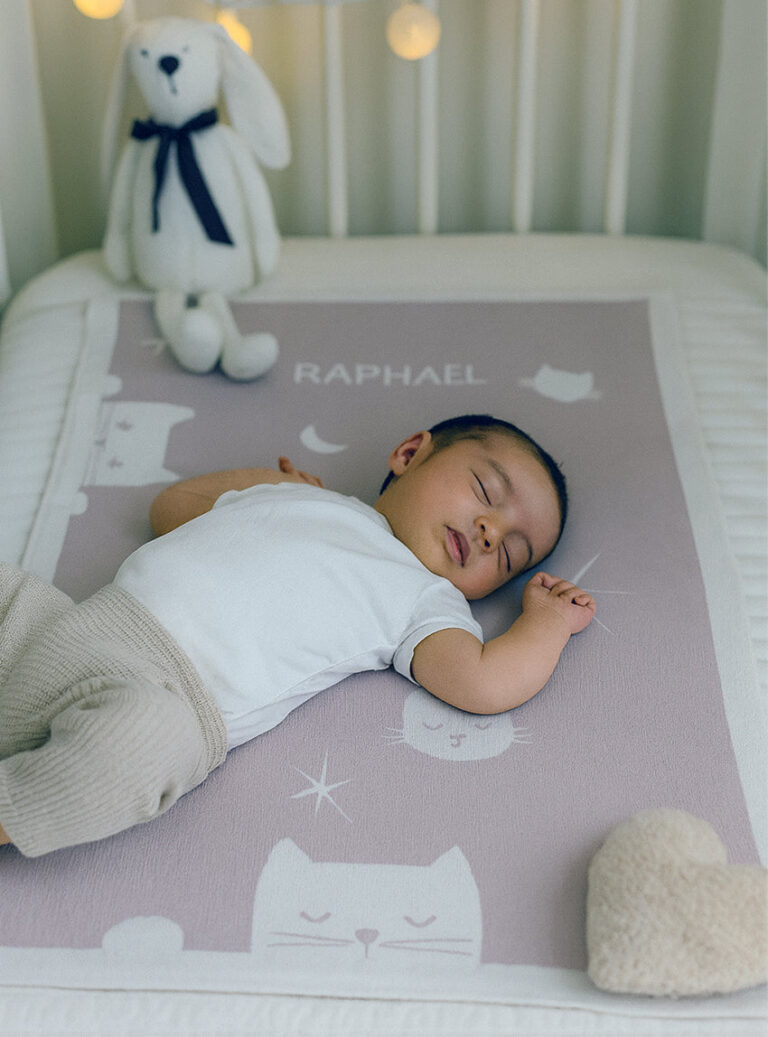 Maison Solfin - Plaid bébé motif chats en laine beige – 125/70