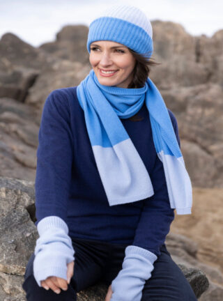Écharpe femme bicolore bleu laine et cachemire par la marque MAISON SOLFIN MAISON SOLFIN - Écharpe femme bicolore bleu laine et cachemire
