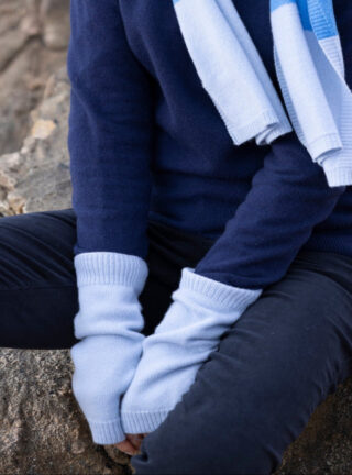Mitaines femme en laine mérinos et cachemire bleu par la marque MAISON SOLFIN MAISON SOLFIN - Mitaines femme en laine mérinos et cachemire bleu