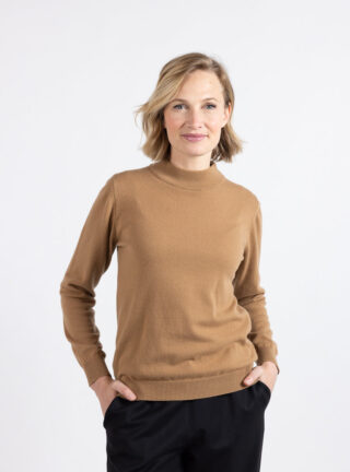 Pull femme col cheminée 100% cachemire beige cuivre par la marque MAISON SOLFIN MAISON SOLFIN - Pull femme col cheminée 100% cachemire beige cuivre