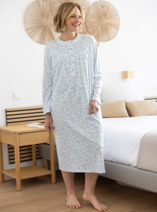 Chemise de nuit femme en coton cœurs bleus par la marque MAISON SOLFIN MAISON SOLFIN - Chemise de nuit femme en coton cœurs bleus