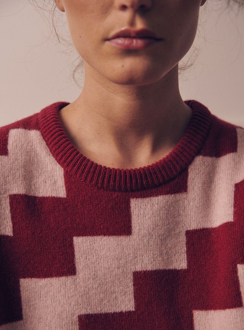 7476 ROF 5 pull angele rouge fonce LAFRANÇAISE Mailles in France - Pull laine mérinos et cachemire Angèle – L