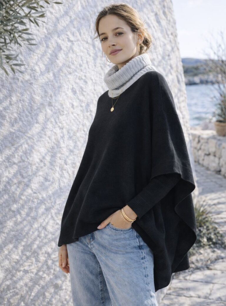 7505 NOI poncho anae noir 1 LAFRANÇAISE Mailles in France - Poncho col roulé en laine mérinos Anae – U
