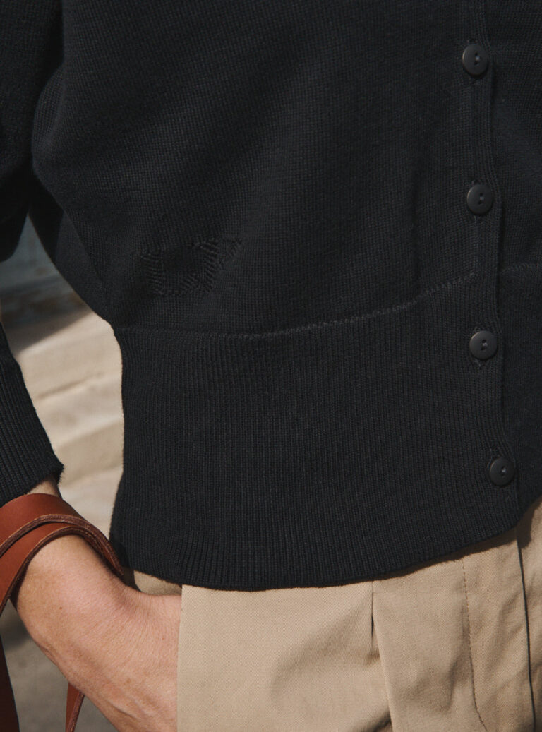 LAFRANÇAISE Mailles in France - Gilet col V noir Bertille – L