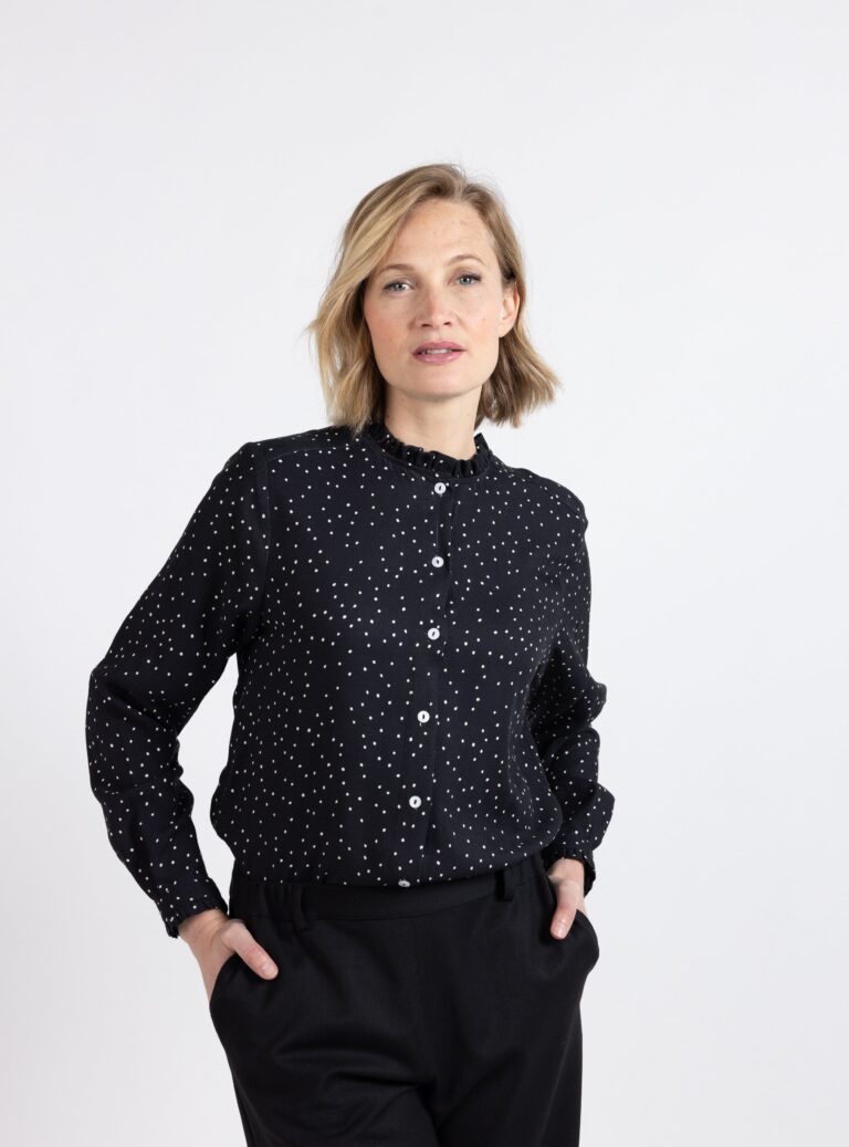 7642 noir 500015 noir 15 Maison Solfin - Chemisier femme noir en viscose avec volants – 52