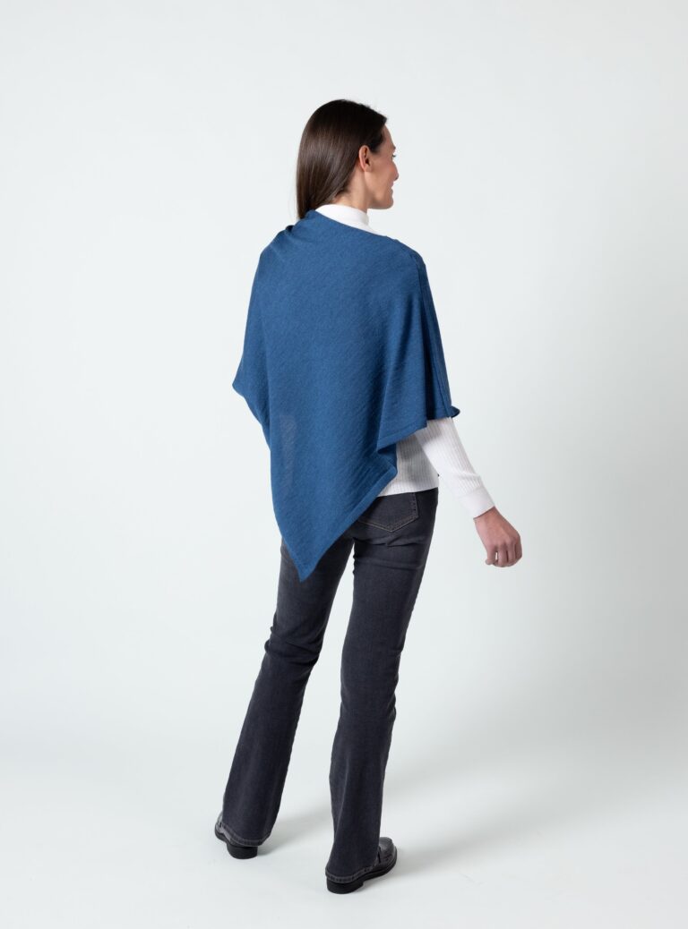 Maison Solfin - Poncho femme en laine fine mérinos bleu de Prusse – U