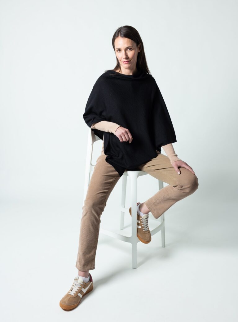 Maison Solfin - Poncho femme en laine fine mérinos noir – U