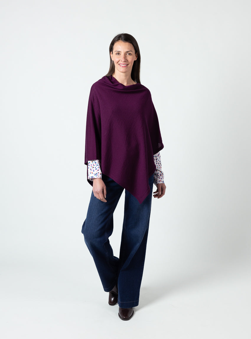 7653 violet nuit 1 Maison Solfin - Poncho femme en laine fine mérinos violet nuit – U