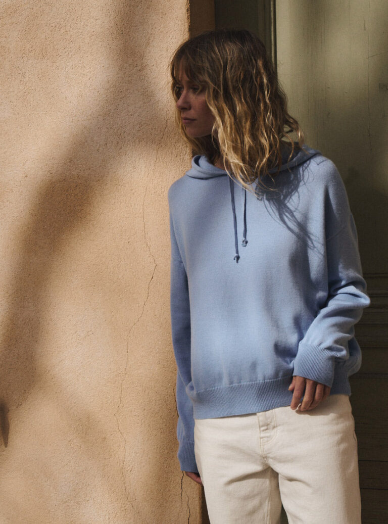 7664 BAS pull claude bleu aster 41 LAFRANÇAISE Mailles in France - Pull sweat à capuche bleu ciel Claude – L