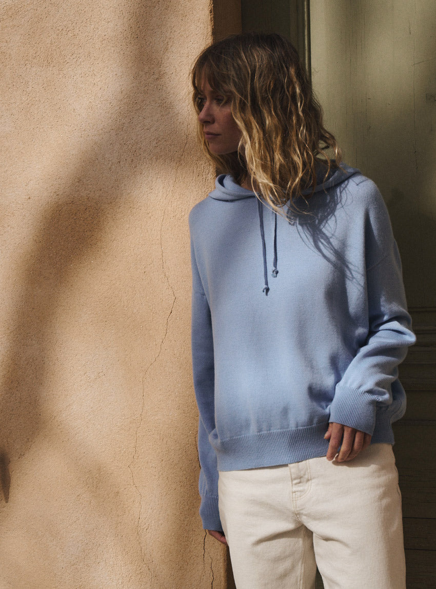 7664 BAS pull claude bleu aster 41 LAFRANÇAISE Mailles in France - Pull sweat à capuche bleu ciel Claude – L