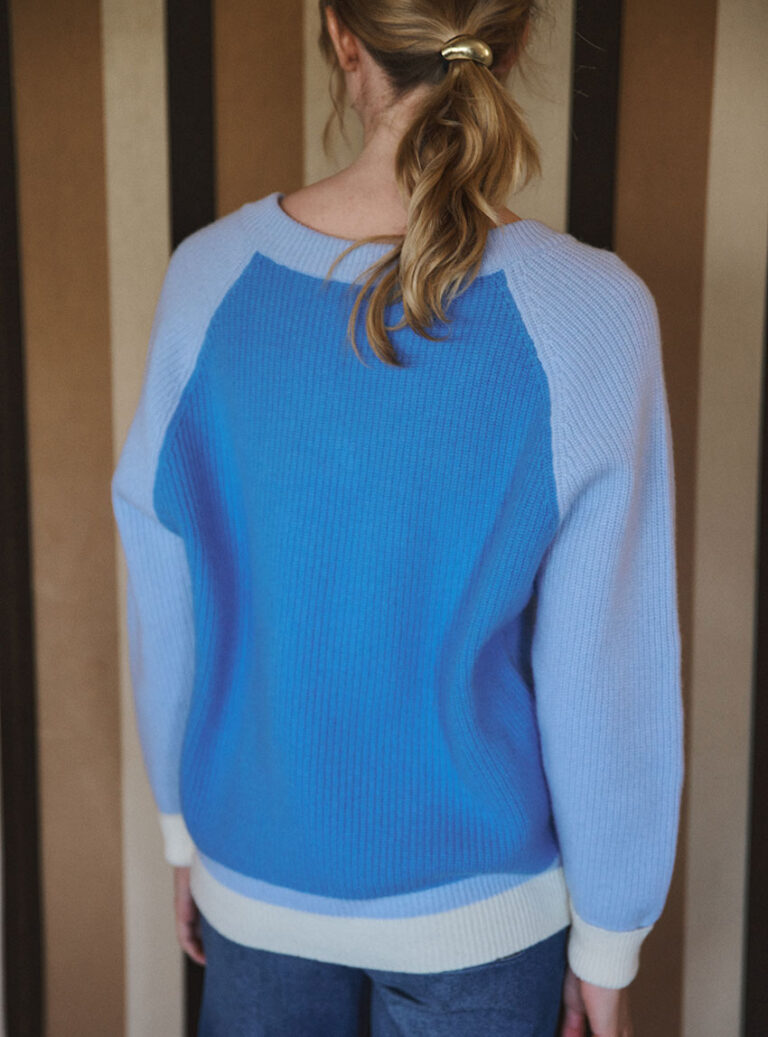 LAFRANÇAISE Mailles in France - Pull col v tricolore bleu Clémence – L
